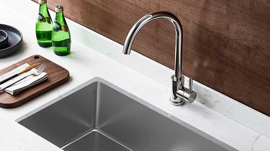Steek Sink With Faucet