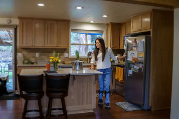 Kitchen remodel for summer and winter with climate-adaptive materials and layout