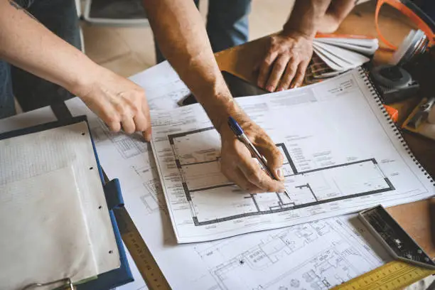 Graphic comparing common tasks in remodeling vs. rebuilding projects.