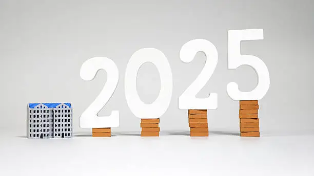 2025 cost comparison chart between remodeling and rebuilding.