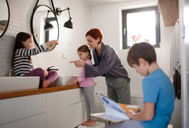 Shared family bathroom, reflecting KBR’s multigenerational kitchen and bathroom remodeling solutions.
